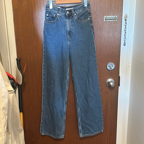 Levi’s High Loose Jeans - Picture 4 of 12